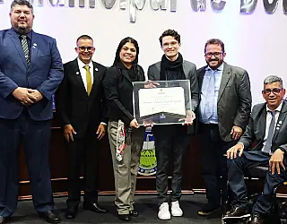 Sessão homenageia personalidades em Dourados