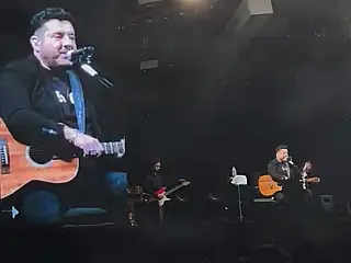 Bruno & Marrone pedem votos a Bolsonaro