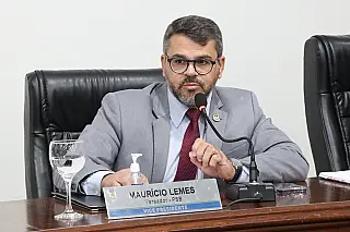 Mauricio Lemes celebra a promulgação da Lei sobre fogos de artifícios no Município
