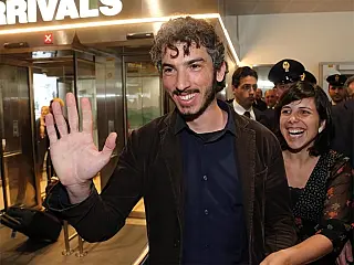 Jornalista e ativista dos direitos humanos é libertado após duas semanas detido na Turquia