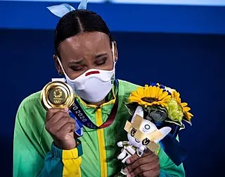 Rebeca Andrade conquista ouro para o Brasil na ginástica artística