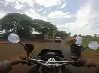 Vídeo mostra polícia que persegue e atira em suspeito que apontou arma falsa
