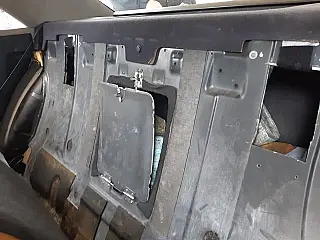 Homem é preso levando quase um milhão de reais camuflados em fundo falso de carro