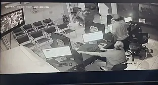 Policiais civis salvam criança de um ano e três meses de asfixia