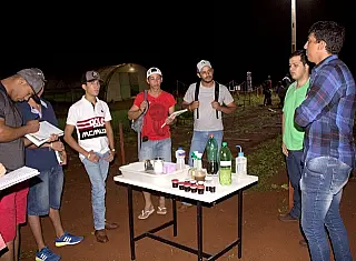 Acadêmicos promovem 'noite de campo' e aperfeiçoam técnicas orgânicas