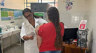 Segundo dia tem mais de mil vacinados contra dengue em Dourados