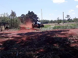 Com previdão de chuvas, solo da agricultura familiar é preparado