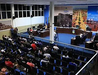 Mudança de opinião: Vereadores votam para continuar investigação de afastados