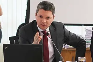 Mais um ministro cai por criticar operação Lava Jato
