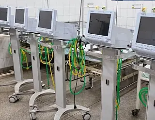 Com 41 na fila, Estado manda mais equipamentos para ativar 'uti-covid' na UPA