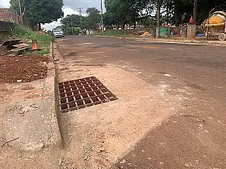 Prefeitura recupera bueiros em bairros