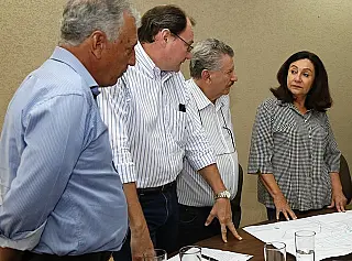 Após encontro com Reinaldo, Délia entrega lista de prioridades para Dourados