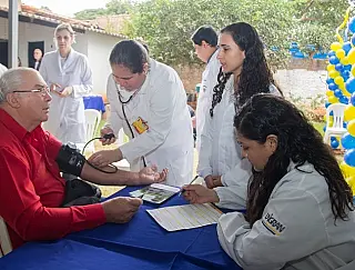 Cursos de Saúde da Unigran participam de orientações a taxistas