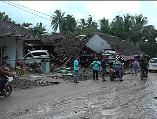 Tsunami atinge ilha de Sumatra e já faz 222 mortos