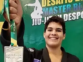 Campeão é recebido com carreata