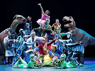 Circo internacional traz Mundo Jurássico a Dourados