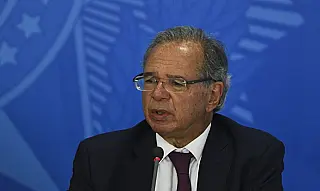Guedes testa positivo para covid-19 e tem sintomas leves