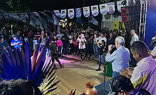 Candidato fala em equiparar salários de professores