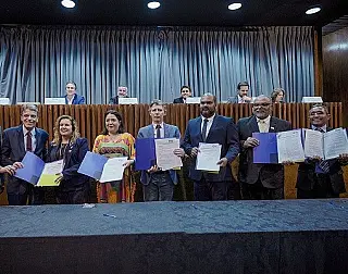 Reitor assina acordo de cooperação em Brasília