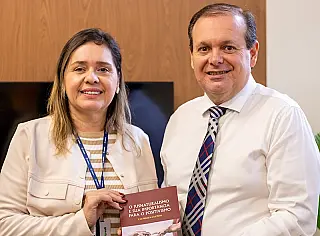 Reitor da Unigran ganha obra que une Direito, Filosofia e Ética