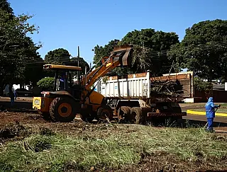 Ação comunitária promove a limpeza em bairros de Dourados