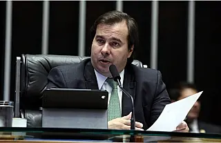 Maia rejeita abrir sessão com 257 deputados para votar denúncia contra Temer