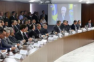 Conto do vigário é aplicado por Michel Temer em governadores