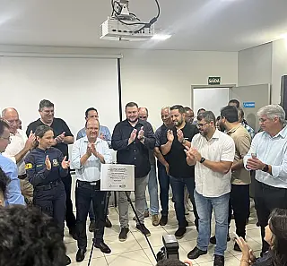 Barbosa entrega obras e anuncia investimentos