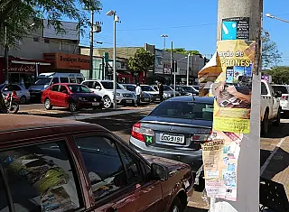 Prefeitura fiscaliza sujeira nos postes da cidade