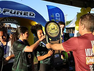 Vencedores das modalidades esportivas são premiados