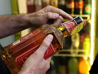 Saúde de Dourados alerta para metanol na bebida