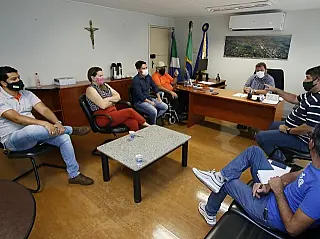 Vereadores querem saber como Município vai distribuir 24.588 doses da vacina para Covid-19