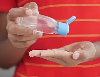 Educação pede o uso de álcool em gel nas escolas