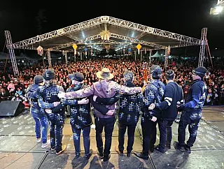15 mil pessoas enfrentam frio para ver Almir na Festa Junina