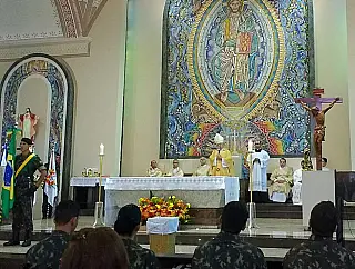 Arcebispo participa da Páscoa Militar em Dourados