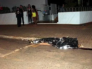 Travestis que mataram colega a facadas são julgadas hoje em Dourados