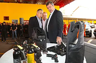 Governo entrega R$ 12 milhões em viaturas e armamento