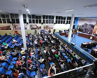 Câmara dá posse a vereadores que estavam afastados pela Justiça
