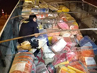 Polícia Rodoviária Federal apreende carreta com mais de 7 toneladas de maconha