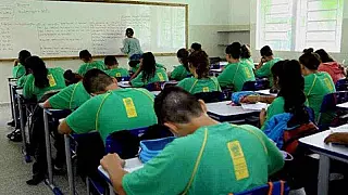 Bolsonaro confirma reajuste de 33,24% no salário dos professores