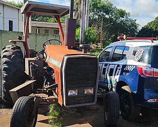 Operação policial recupera trator furtado