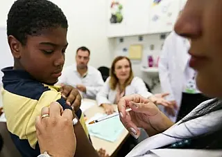 Vacina contra o HPV prevê imunizar 20 milhões de crianças