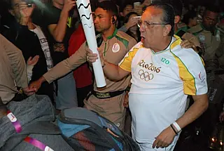 Galvão foi a estrela para acender pira da Rio 2016 em Londrina