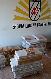 Dois são presos em flagrante com 460 kg de maconha em rodovia