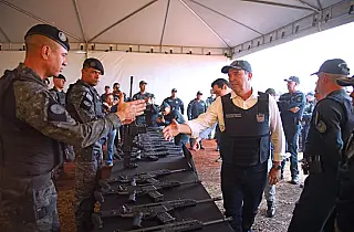Governador participa da entrega de fuzis para Polícias