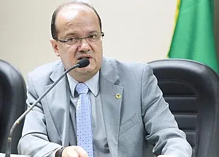 Projeto de Barbosinha prevê multas para fura-fila da vacina contra a Covid