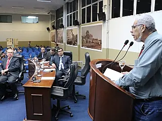 Upiran vai à Câmara, encara vereadores e 'abre a caixa-preta' da Educação