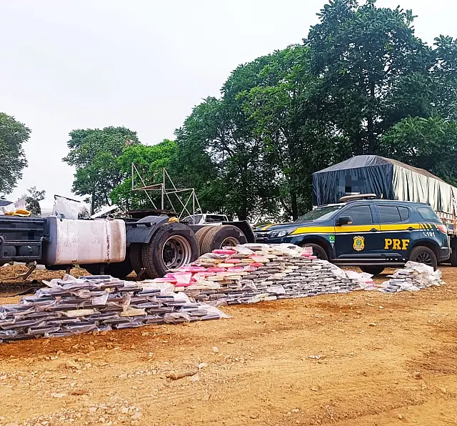 Tanque de combustível era abastecido com 300 kg de cocaína