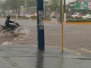 Chuva rápida provoca pontos de alagamentos e reduz temperatura