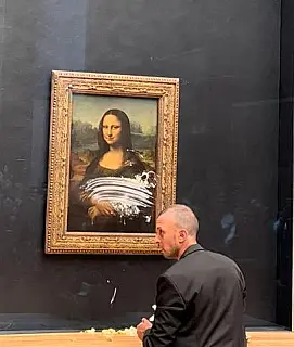 Quadro da Mona Lisa é atacado por visitante no Louvre